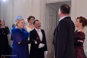 „Państwo Wacław i Eleonora Kunc z córką i Jadwigą Bigielmajerówną”. — — Przywitanie z prezesem i prezeoswą Balu.