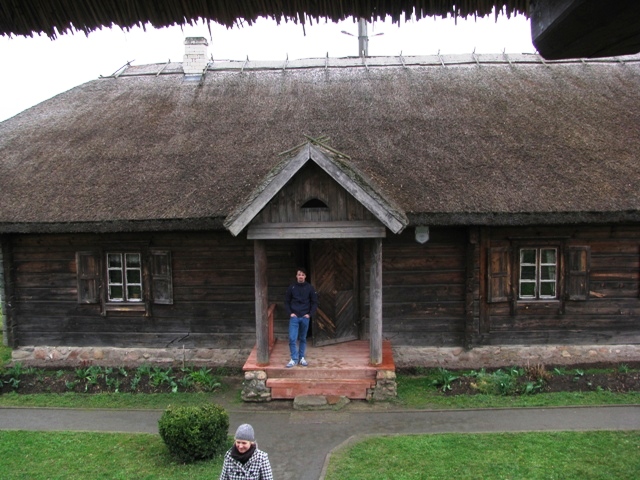 Zrekonstruowany „dworek” w Zaosiu koło Nowogródka, miejsce narodzin wieszcza.